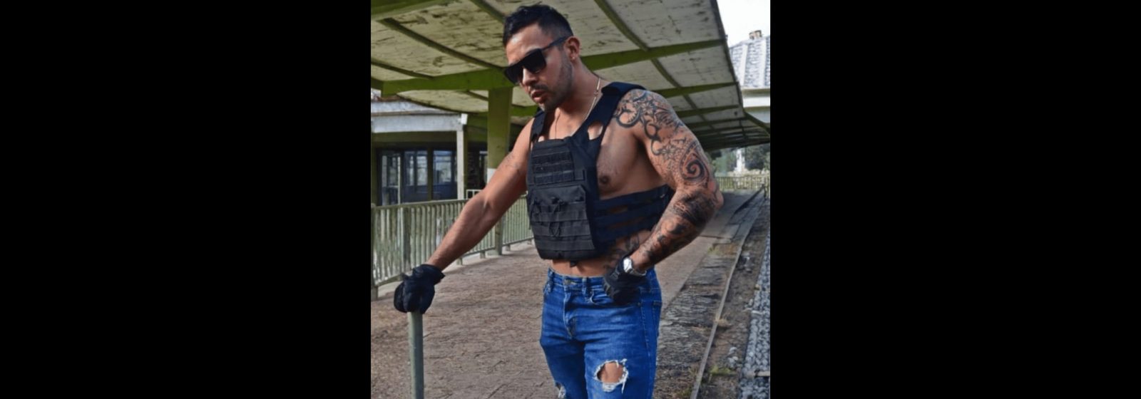 Brandon, stripper de Jugueteando en show regular para adultos (foto 3)
