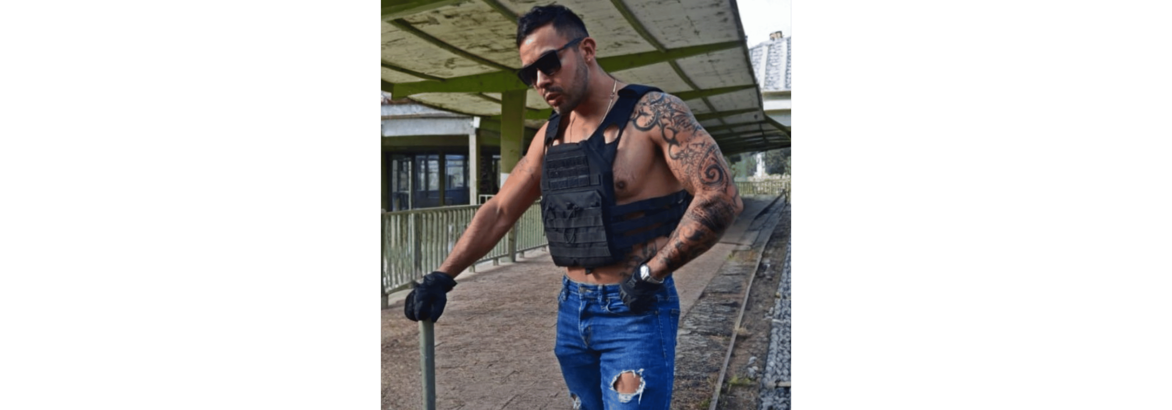 Brandon, stripper de Jugueteando en show regular para adultos (foto 3)