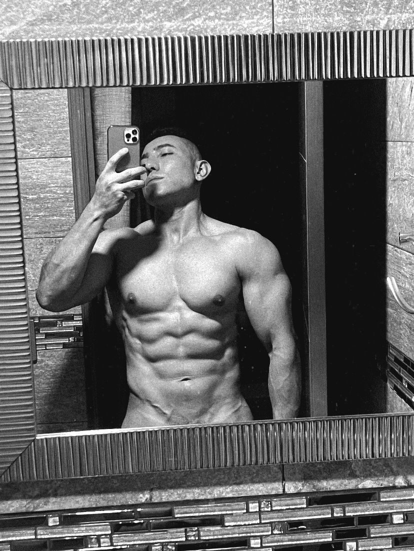 Edy, stripper de Jugueteando con actitud segura para fiestas privadas (foto 3)