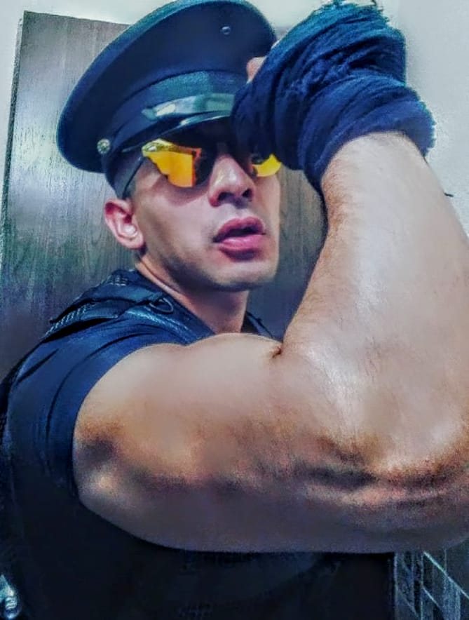 Bailarín del elenco Jugueteando para eventos privados